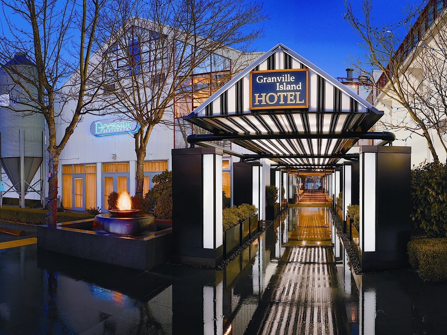 グランビル アイランド ホテル バンクーバー エクステリア 写真